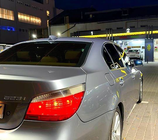 Серый БМВ 5 Серия, объемом двигателя 3 л и пробегом 220 тыс. км за 7300 $, фото 1 на Automoto.ua