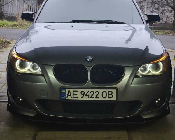 Серый БМВ 5 Серия, объемом двигателя 3 л и пробегом 351 тыс. км за 13000 $, фото 1 на Automoto.ua