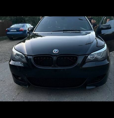 Серый БМВ 5 Серия, объемом двигателя 3 л и пробегом 430 тыс. км за 10000 $, фото 1 на Automoto.ua