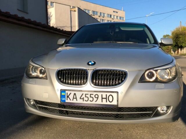 Серый БМВ 5 Серия, объемом двигателя 3 л и пробегом 256 тыс. км за 9900 $, фото 1 на Automoto.ua