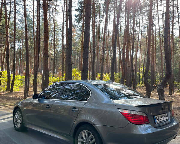 Серый БМВ 5 Серия, объемом двигателя 3 л и пробегом 130 тыс. км за 7799 $, фото 1 на Automoto.ua