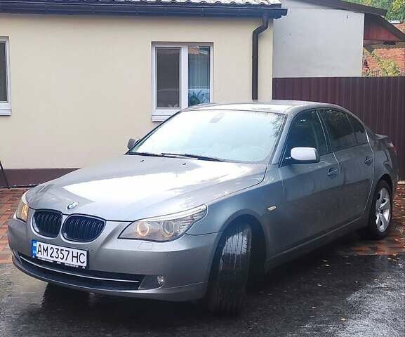 Серый БМВ 5 Серия, объемом двигателя 3 л и пробегом 349 тыс. км за 8900 $, фото 1 на Automoto.ua