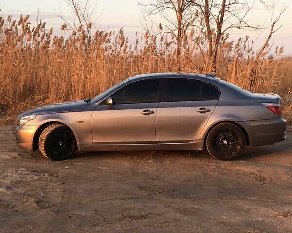 Серый БМВ 5 Серия, объемом двигателя 3 л и пробегом 387 тыс. км за 10700 $, фото 1 на Automoto.ua