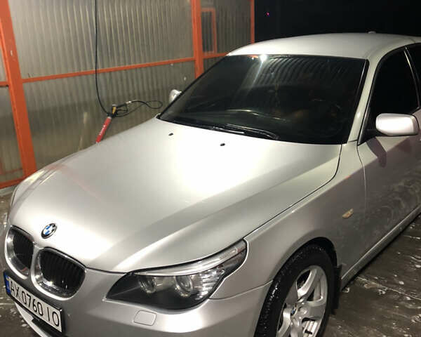 Серый БМВ 5 Серия, объемом двигателя 3 л и пробегом 258 тыс. км за 10000 $, фото 1 на Automoto.ua