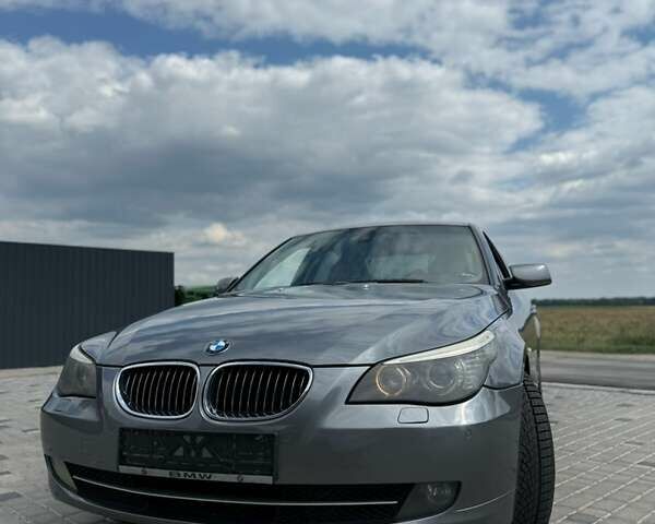 Серый БМВ 5 Серия, объемом двигателя 3 л и пробегом 438 тыс. км за 12000 $, фото 1 на Automoto.ua