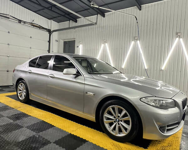 Серый БМВ 5 Серия, объемом двигателя 3 л и пробегом 119 тыс. км за 13400 $, фото 1 на Automoto.ua