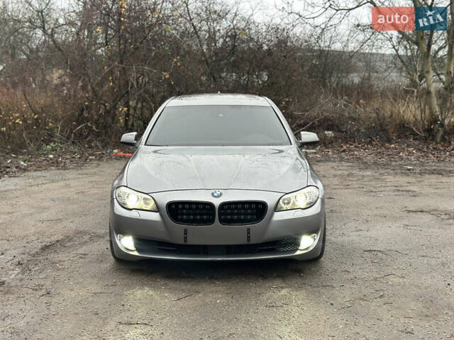 Серый БМВ 5 Серия, объемом двигателя 3 л и пробегом 290 тыс. км за 17000 $, фото 1 на Automoto.ua