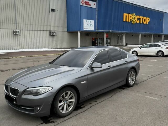 Сірий БМВ 5 Серія, об'ємом двигуна 3 л та пробігом 214 тис. км за 12000 $, фото 1 на Automoto.ua