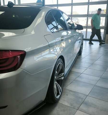 Серый БМВ 5 Серия, объемом двигателя 3 л и пробегом 240 тыс. км за 16500 $, фото 1 на Automoto.ua