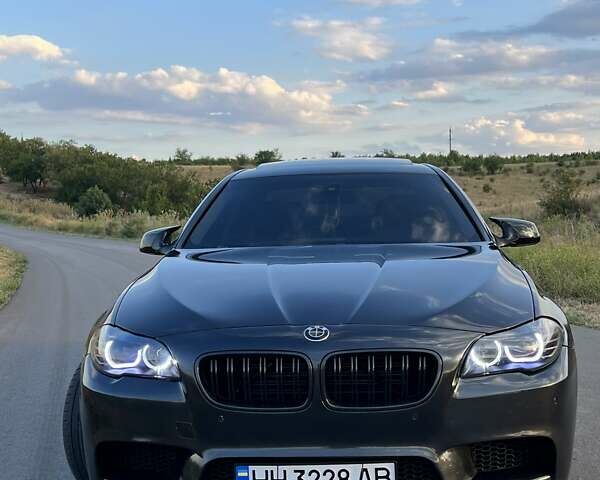 Серый БМВ 5 Серия, объемом двигателя 3 л и пробегом 177 тыс. км за 10800 $, фото 1 на Automoto.ua