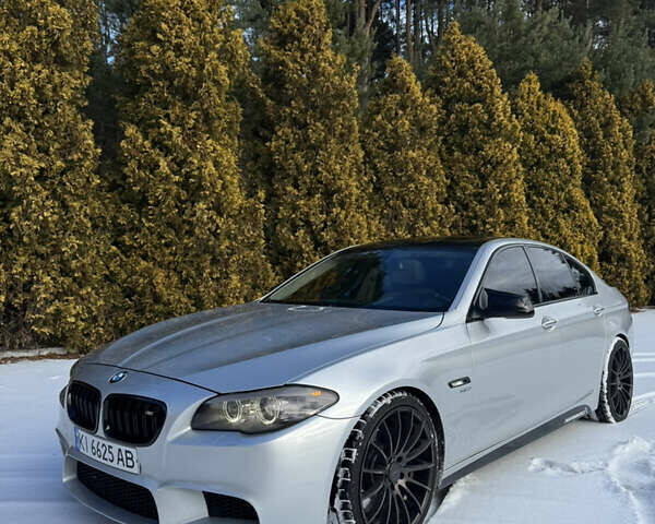 Серый БМВ 5 Серия, объемом двигателя 3 л и пробегом 223 тыс. км за 15300 $, фото 1 на Automoto.ua