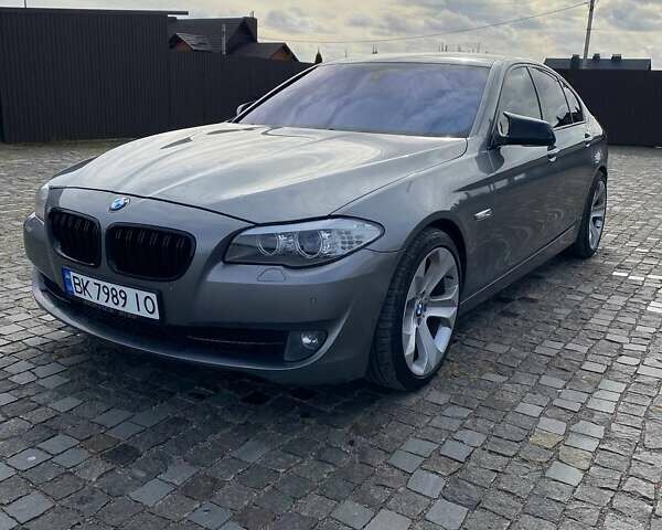 Серый БМВ 5 Серия, объемом двигателя 2.99 л и пробегом 343 тыс. км за 18700 $, фото 1 на Automoto.ua