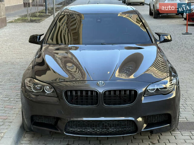 Серый БМВ 5 Серия, объемом двигателя 3 л и пробегом 231 тыс. км за 10500 $, фото 1 на Automoto.ua
