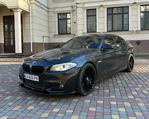 Серый БМВ 5 Серия, объемом двигателя 3 л и пробегом 240 тыс. км за 13000 $, фото 1 на Automoto.ua