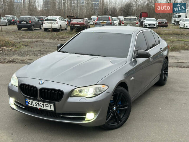 Серый БМВ 5 Серия, объемом двигателя 3 л и пробегом 321 тыс. км за 17500 $, фото 1 на Automoto.ua