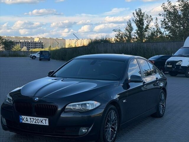 Серый БМВ 5 Серия, объемом двигателя 2 л и пробегом 249 тыс. км за 12500 $, фото 1 на Automoto.ua