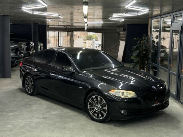 Серый БМВ 5 Серия, объемом двигателя 3 л и пробегом 218 тыс. км за 15900 $, фото 1 на Automoto.ua