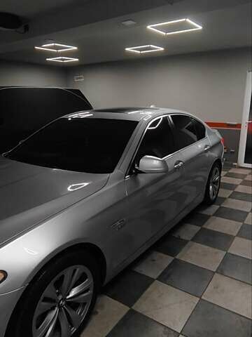 Серый БМВ 5 Серия, объемом двигателя 3 л и пробегом 250 тыс. км за 12500 $, фото 1 на Automoto.ua