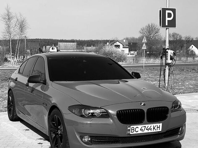 Серый БМВ 5 Серия, объемом двигателя 2 л и пробегом 300 тыс. км за 10000 $, фото 1 на Automoto.ua