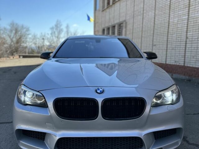 Серый БМВ 5 Серия, объемом двигателя 3 л и пробегом 198 тыс. км за 16500 $, фото 1 на Automoto.ua