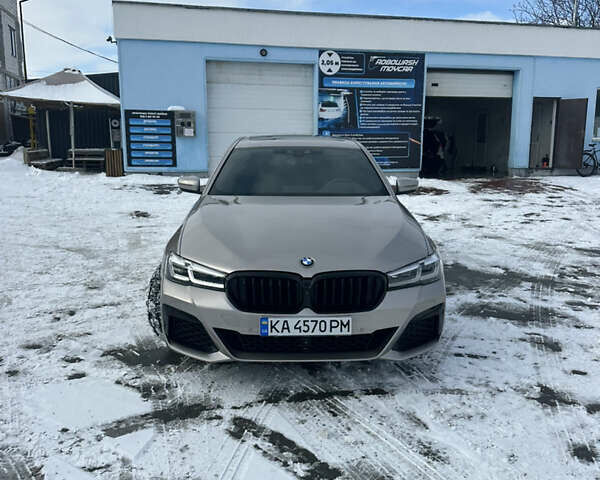 Серый БМВ 5 Серия, объемом двигателя 2 л и пробегом 82 тыс. км за 28400 $, фото 1 на Automoto.ua