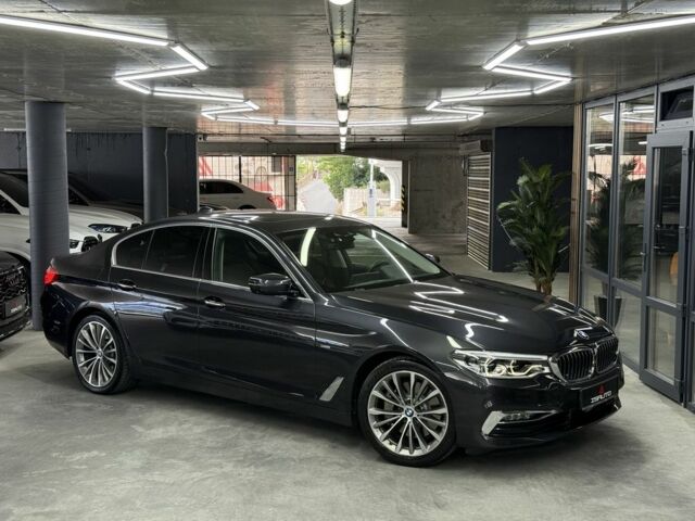 Серый БМВ 5 Серия, объемом двигателя 3 л и пробегом 164 тыс. км за 36900 $, фото 1 на Automoto.ua