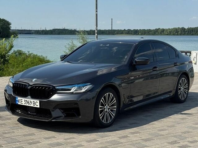 Серый БМВ 5 Серия, объемом двигателя 2 л и пробегом 141 тыс. км за 28900 $, фото 1 на Automoto.ua