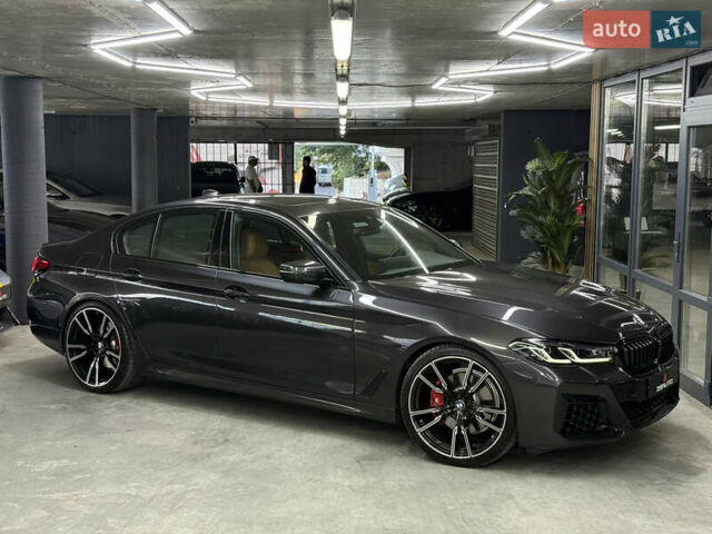 Серый БМВ 5 Серия, объемом двигателя 3 л и пробегом 57 тыс. км за 44500 $, фото 1 на Automoto.ua