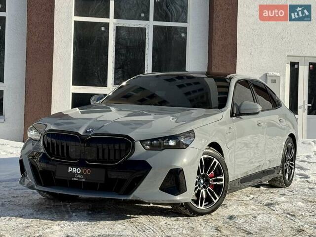 Серый БМВ 5 Серия, объемом двигателя 3 л и пробегом 16 тыс. км за 93700 $, фото 1 на Automoto.ua