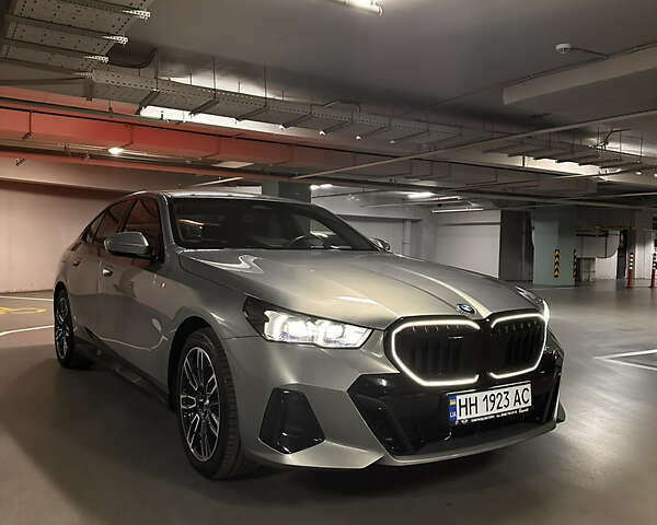 Серый БМВ 5 Серия, объемом двигателя 2 л и пробегом 12 тыс. км за 70000 $, фото 1 на Automoto.ua