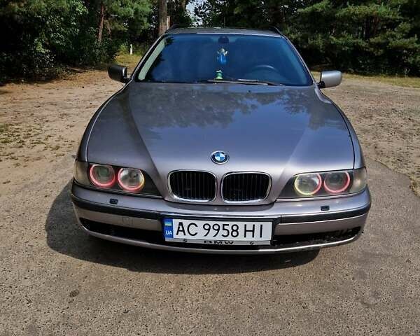 Серый БМВ 5 Серия, объемом двигателя 3 л и пробегом 287 тыс. км за 4600 $, фото 1 на Automoto.ua