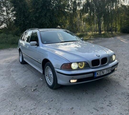 Серый БМВ 5 Серия, объемом двигателя 0 л и пробегом 330 тыс. км за 2500 $, фото 1 на Automoto.ua