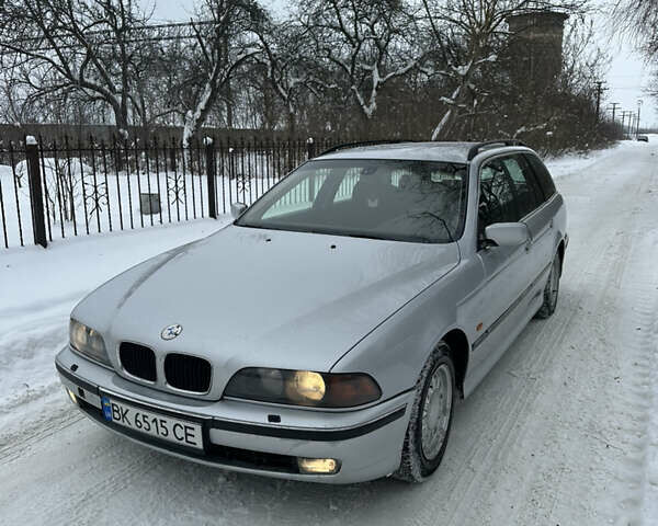 Серый БМВ 5 Серия, объемом двигателя 2.5 л и пробегом 400 тыс. км за 2850 $, фото 1 на Automoto.ua