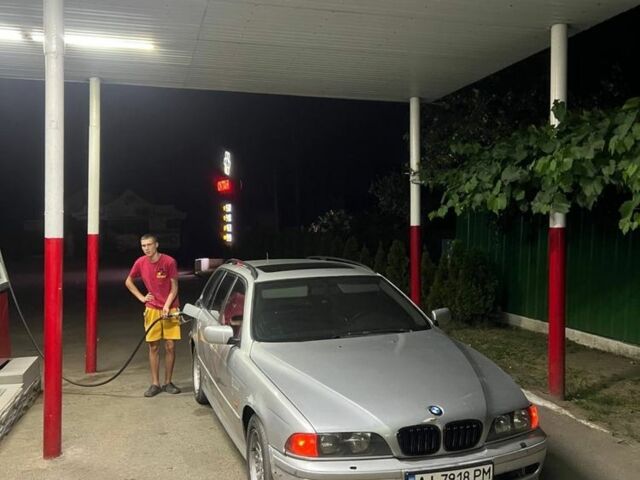 Серый БМВ 5 Серия, объемом двигателя 2.5 л и пробегом 350 тыс. км за 2500 $, фото 1 на Automoto.ua