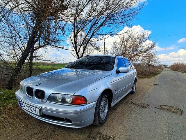 Серый БМВ 5 Серия, объемом двигателя 2.5 л и пробегом 400 тыс. км за 3000 $, фото 1 на Automoto.ua