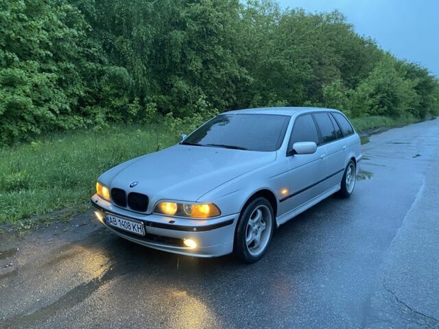 Серый БМВ 5 Серия, объемом двигателя 2.5 л и пробегом 377 тыс. км за 5000 $, фото 1 на Automoto.ua