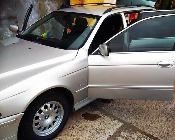 Серый БМВ 5 Серия, объемом двигателя 2.5 л и пробегом 320 тыс. км за 4500 $, фото 1 на Automoto.ua