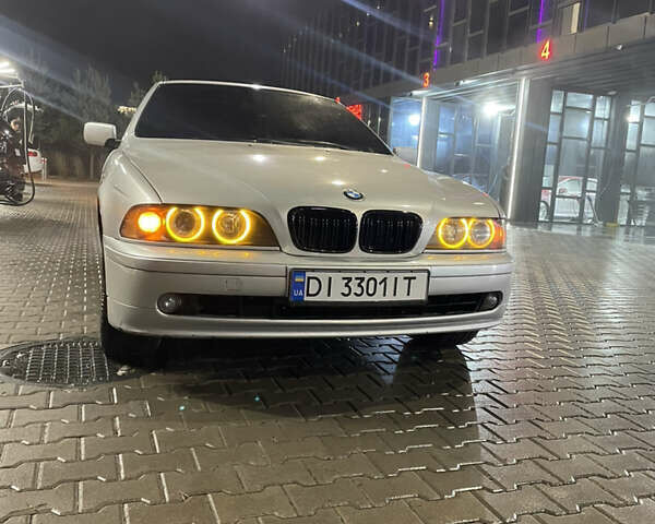 Серый БМВ 5 Серия, объемом двигателя 2.5 л и пробегом 368 тыс. км за 5000 $, фото 1 на Automoto.ua