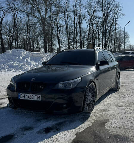 Серый БМВ 5 Серия, объемом двигателя 3 л и пробегом 380 тыс. км за 9600 $, фото 1 на Automoto.ua