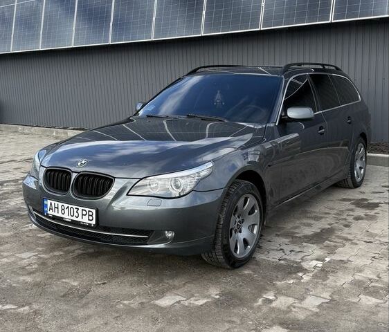 Серый БМВ 5 Серия, объемом двигателя 3 л и пробегом 331 тыс. км за 9900 $, фото 1 на Automoto.ua