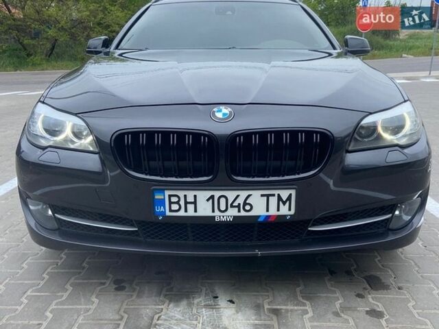 Серый БМВ 5 Серия, объемом двигателя 2.99 л и пробегом 302 тыс. км за 15500 $, фото 1 на Automoto.ua