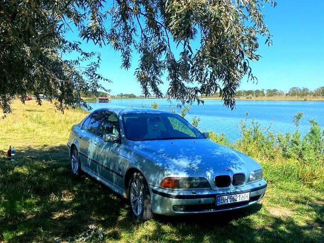 Серый БМВ 5 Серия, объемом двигателя 2 л и пробегом 264 тыс. км за 3600 $, фото 1 на Automoto.ua