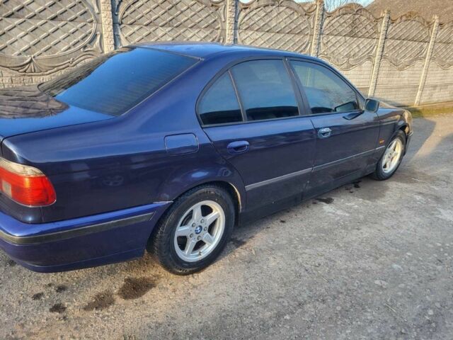 Синий БМВ 5 Серия, объемом двигателя 2.5 л и пробегом 376 тыс. км за 3400 $, фото 1 на Automoto.ua