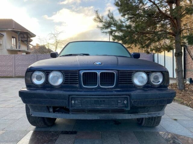 Синий БМВ 5 Серия, объемом двигателя 2.4 л и пробегом 400 тыс. км за 1500 $, фото 1 на Automoto.ua