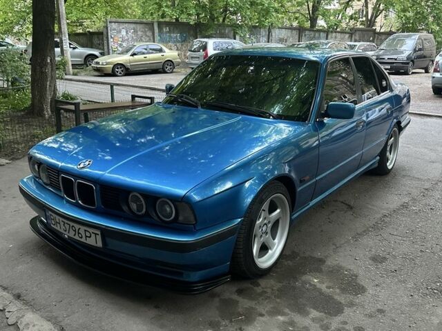Синий БМВ 5 Серия, объемом двигателя 2 л и пробегом 300 тыс. км за 4007 $, фото 1 на Automoto.ua