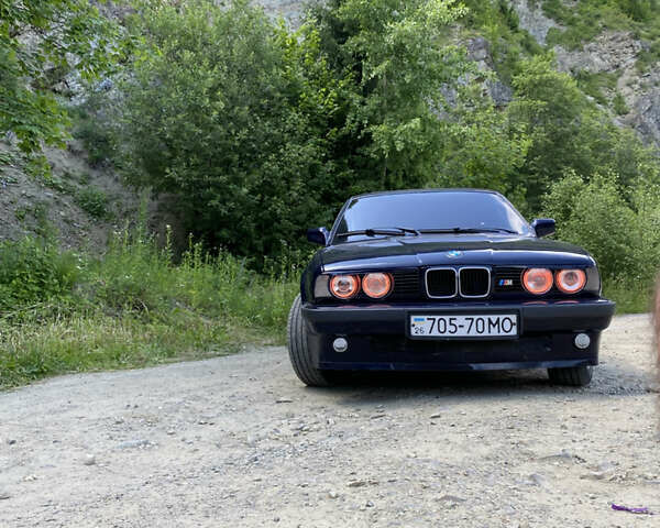 Синий БМВ 5 Серия, объемом двигателя 2.4 л и пробегом 370 тыс. км за 4000 $, фото 1 на Automoto.ua