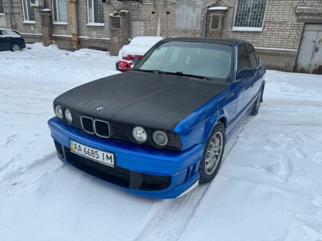 Синий БМВ 5 Серия, объемом двигателя 3 л и пробегом 300 тыс. км за 2500 $, фото 1 на Automoto.ua