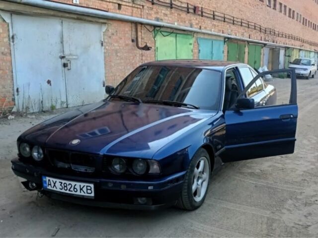 Синій БМВ 5 Серія, об'ємом двигуна 2 л та пробігом 215 тис. км за 2100 $, фото 1 на Automoto.ua