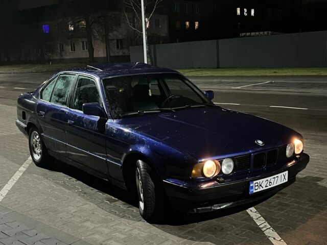 Синій БМВ 5 Серія, об'ємом двигуна 2 л та пробігом 300 тис. км за 2250 $, фото 1 на Automoto.ua