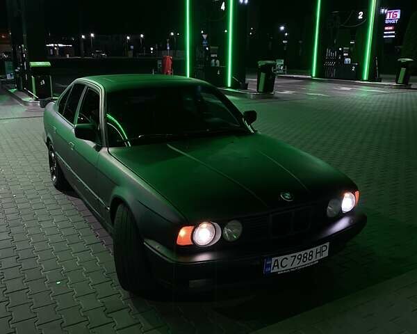 Синий БМВ 5 Серия, объемом двигателя 2 л и пробегом 330 тыс. км за 2900 $, фото 1 на Automoto.ua